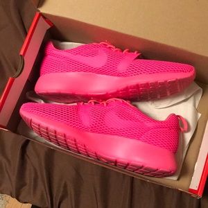 PINK NIKE ROSCHE